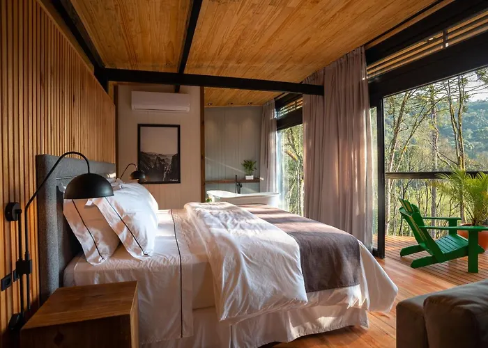Green Barn Hotel & Bistro